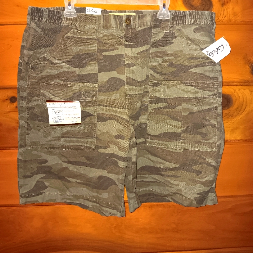 Cabela's mens camo shorts